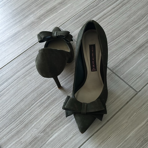 EUC -Steve Madden Hunter Green suede Classic Pumps in size 6 - Picture 3 of 4